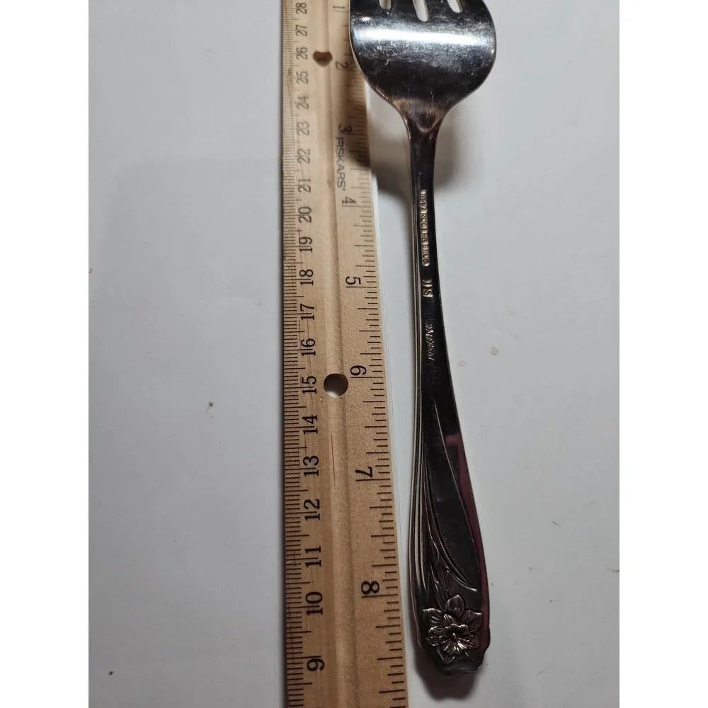 1847 Rogers Bros Daffodil Silverplate Serving Fork and Spoon Set IS